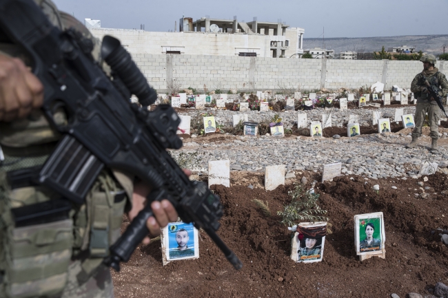 Afrin'de yüzlerce terörist mezarı bulundu